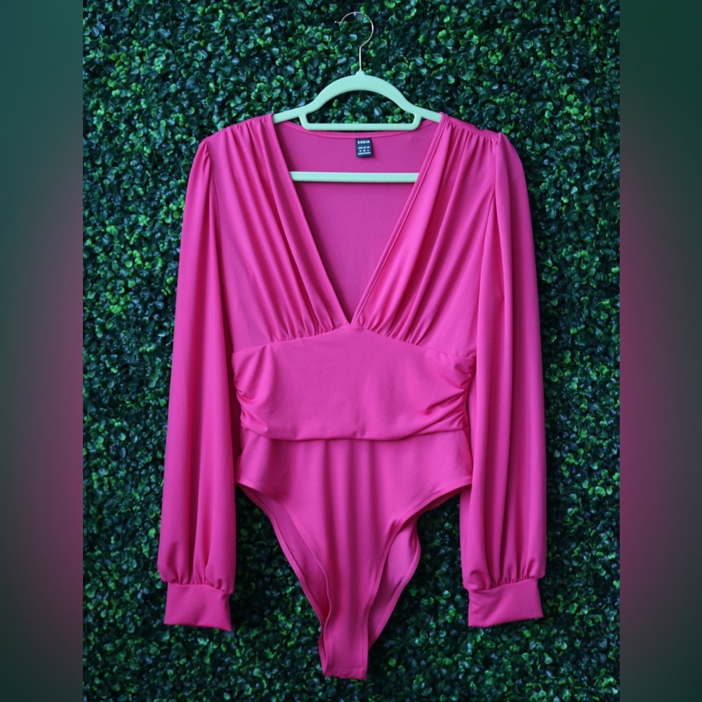 Bright Pink Bodysuit
Brand: Shein
Condition: New
Size: M